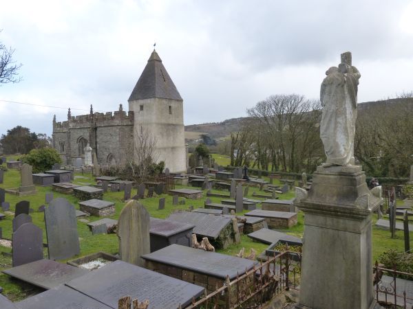 Kerk van Sint Eilian te Llaneilian, Wales, op de plek waar hij zijn kluizenarij had.
