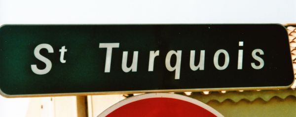 Plaatsnaambord van het gehucht St-Turquois. Frankrijk.