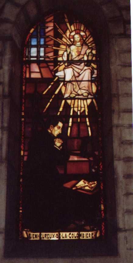 Ca. 1930. Glasschilderkunst. Frankrijk, Bourgondië,Paray-le-Monial, herinneringskapel. Claude in de gevangenis.