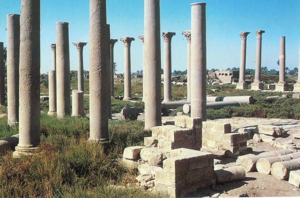 Restanten vroeg-christelijke herinneringsbasiliek aan passage Heilige Familie te El-Ashmunain Egypte