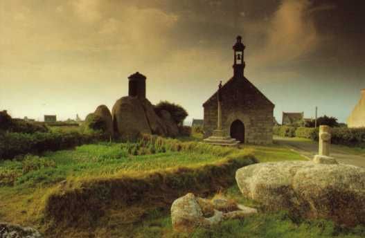 Prentbriefkaart. St-Polkapel met Calvaire. Frankrijk, Bretagne, St-Pol.