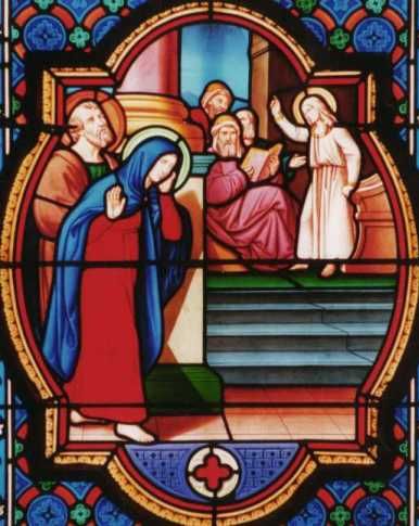 Geschiedenis van Sint Jozef in koorramen Sint-Jozefkapel. Jozef en Maria vinden na 3 dagen de 12-jarige Jezus terug temidden van de leraren in de tempel.