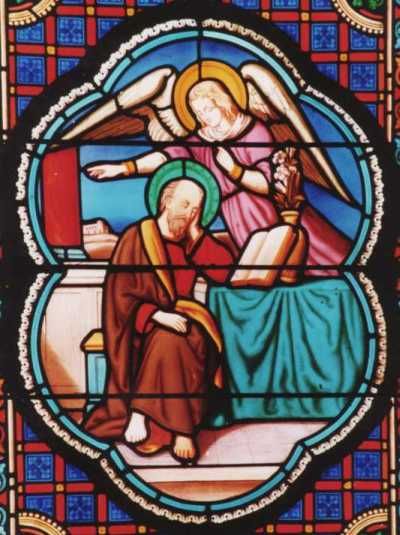 Geschiedenis van Sint Jozef in koorramen Sint-Jozefkapel. Een engel zegt Jozef in droom Maria tot vrouw te nemen.