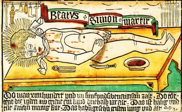 De kindmartelaar op een (offer)tafel. Opschrift luidt:'Beatus Simon Martir' ('Zalige Simon Martelaar') Het onderschrift: 'Do man xiiii hundert und im funfundsibenczigistin zalt. Do töt- tent die iuden zw trient ein kind drithalb iar alt. Das ist halig und tüt zaichen manig falt. Das haben gesehen cristen iung und alt' [Toen men telde veertienhonderd vijfenzeventig, toen doodden de joden te Trente een kind drie en een haslf jaar oud. Het is heilig en doet tekenen inmenigvoud. Dat hebben christenen, jong en oud, gezien] Op deze rauwe aanschouwelijke wijze werd Simons 'martelaarschap' voorgesteld. Pelgrims stroomden toe. Tegelijk diende zulk een afbeelding om de zogenaamde bloeddorstigheid van de joden te illustreren. Naar het schijnt werden ten gevolge van de nooit bewezen besculdigingen negentien joden terecht gesteld! [Peter PARSCHALL & Rainer SCHOCH in 'Origins of European Printmaking. Fifteenth-Century Woodcuts and Their Public' USA, Washingtin, National Gallery Arts, 2005 p:208-212]