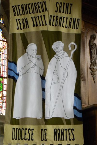 Hermeland (rechts) afgebeeld samen met paus Johannes XXIII (links).