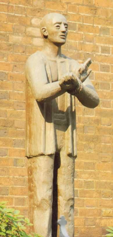 Beeldhouwwerk van Fritz Fleer. Duitsland, Hamburg, St-Petri kerk.