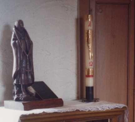 Bedkastje met beeldje van Kateri.