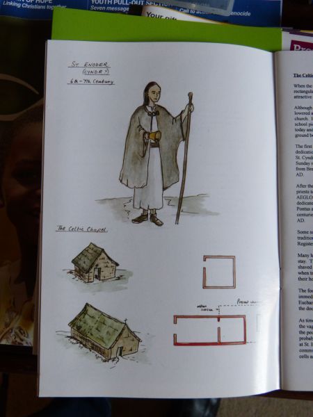 Reconstructietekening van Sint Enoder (met klokje!) en het bedehuisje dat hij begon op de plek van de huidige kerk. Infoboekje.