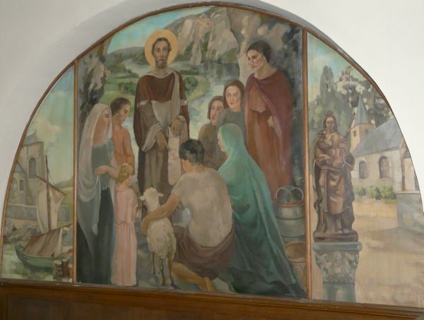 Midden: de monniken van Forannan evangelizeren de heidense bevolking. Op de banderol van de monnik staat: 'Dit is de Wet Gods.'. Links een vissersbootje; rechts het kerkje van Waulsort met Mariabeeld.