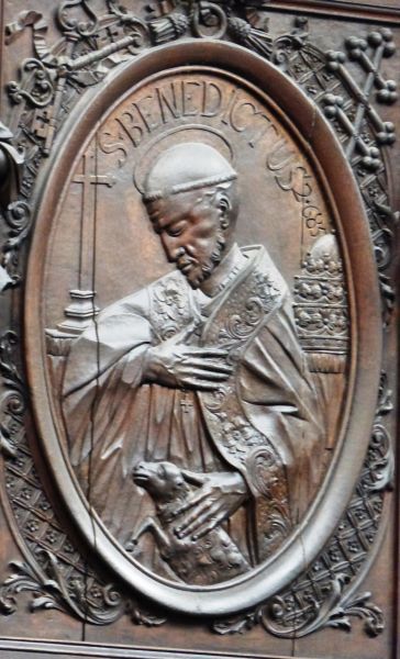 Paus Benedictus II, afgebeeld met een lam vanwege zijn zachtmoedigheid.