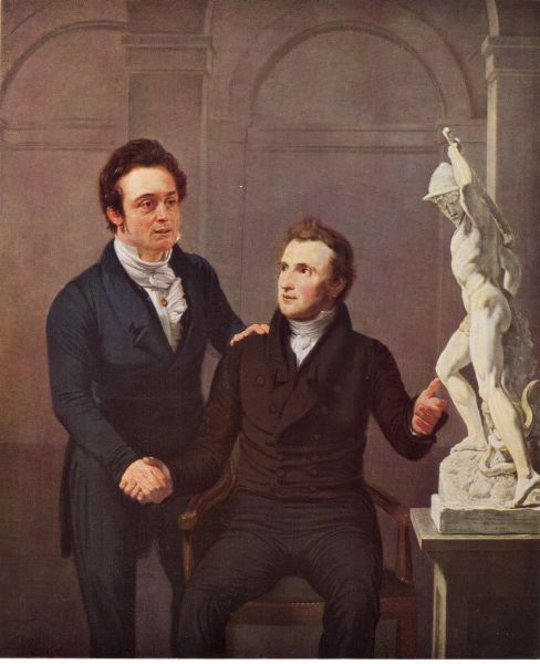 Albert Roothaan (zittend) met zijn compagnon Louis Royé bij één van zijn kunstvoorwerpen.