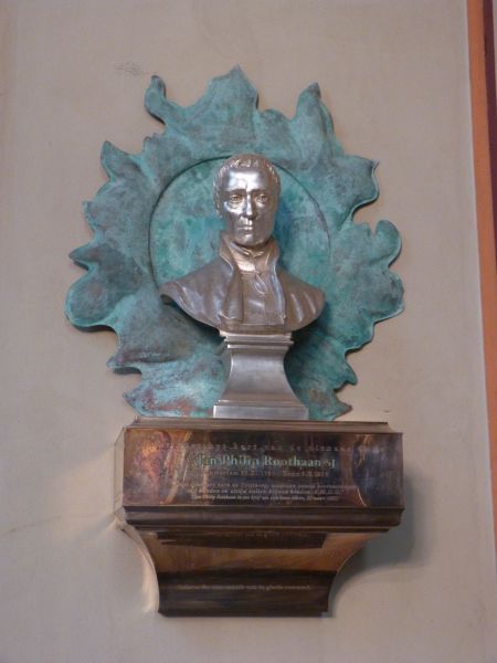Reliekschrijn Jan Roothaan in de Krijtbergkerk te Amsterdam.