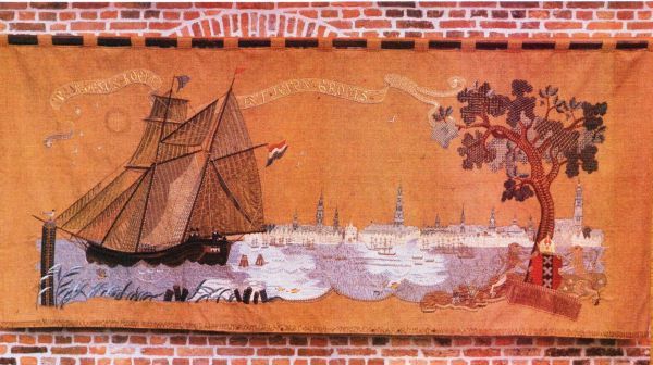 Op het kofschip de Zeeper vertrekt Jan vanuit Amsterdam naar Riga om bij de jezuïeten in te treden. Het tekstlint zegt: 'Waar Jesus roept, is't leven groots'. Waar?