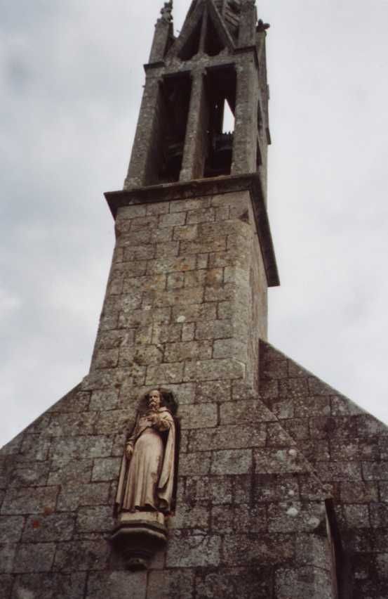 Toren met gevelbeeld .