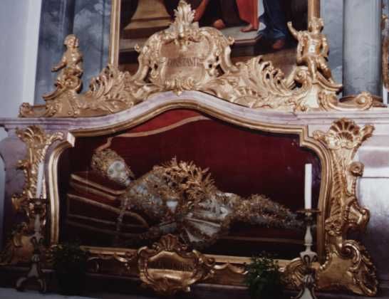 (Vermeende?) relieken van Constantinus (de Grote ???).