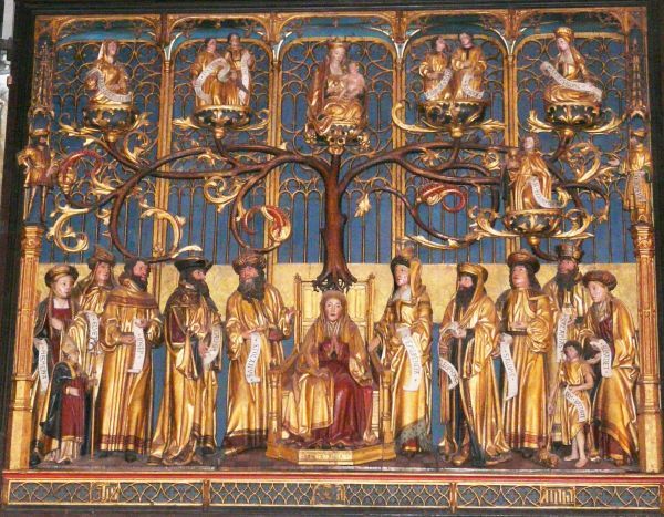 Heilige Familie rond Sint Anna. In de linker bovenhoek op de tak: Maria Cleophas; rechts van haar Jozef en Judas rechts van Maria + Jezus: Simon en Jacobus 'de Minste' Alfeus helemaal links op een zuil en onder een pinakel