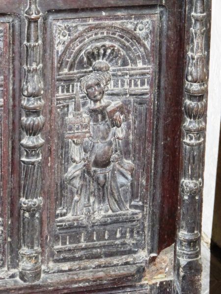 Sint Meubred(?) met kerkmodel en boek, tronend als adellijke dame (prinses?).