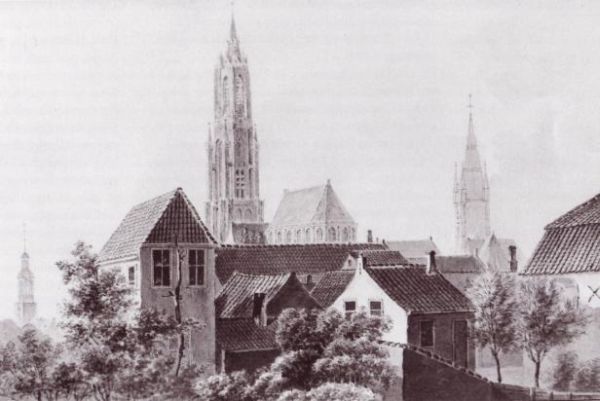 Geheel links: de toren uit 1815 in schril contrast met zijn grote broers van de Nieuwe en de Oude Kerk Uit boek door Ab Warffemius: '400 JAAR KERKEN IN 'De PAPENHOEK De Maria van Jessekerk en haar voorgangers' (p 23) ISBN 90-9019728-1.