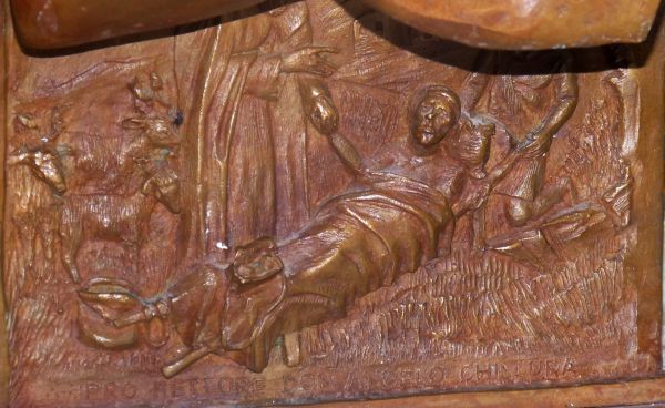 Calogerus op zijn sterfbed, omringd door dieren, waaronder zijn hert Ca 1925(?), houtsculptuur