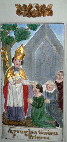 Blinden genezen krachtens gebed. Frankrijk, Bretagne, Finistère, Goulven, Egl. St-Goulven, portaal.