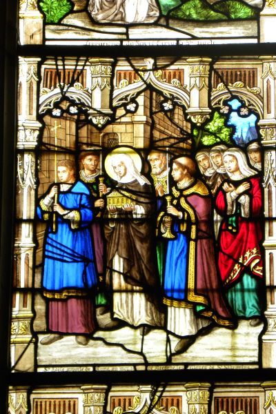 Sint Adela van Vlaanderen brengt de relieken van Sint Sidronius over naar het benedictinessenklooster in Mesen, Zuid-Vlaanderen. Ca 1850, glasschilderkunst