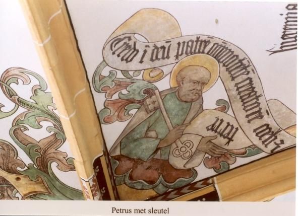 Petrus met kaal hoofd en sleutel en banderol: 'Credo in Deum patrem omnipotentem creatorem caeli et terrae' (Ik geloof in God de almachtige Vader, schepper van hemel en aarde).