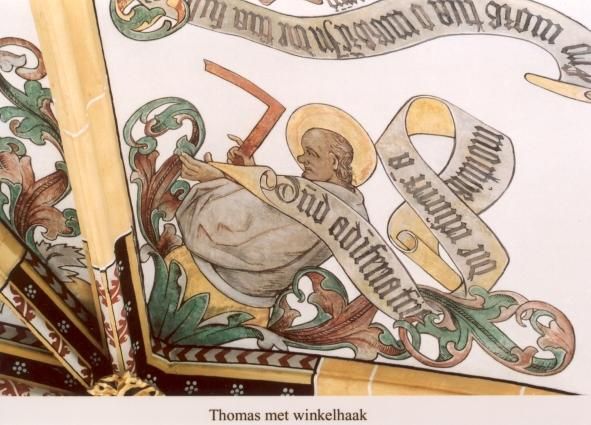 Thomas met winkelhaak en banderol: 'Descendit ad inferna tertia dia resurrexit a mortuis' (Nedergedaald ter helle, de derde dag verrezen uit de doden).