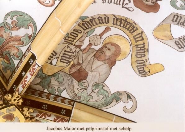 Jacobus de Meerdere (Maior) met reisstaf en schelp en banderol: 'Ascendit ad celos sedet ad dexteram dei Patris omnipotentis' (Is opgestegen ten hemel, zit aan de rechterhand van God, de almachtige Vader).