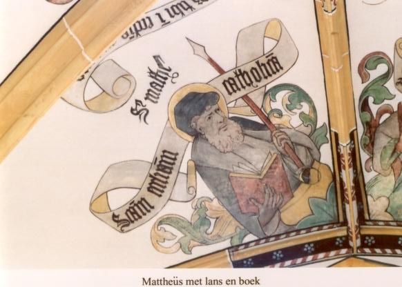 Matteus met lans (en boek) en banderol: 'Sanctam ecclesiam catholicam' (De Heilige katholieke kerk).