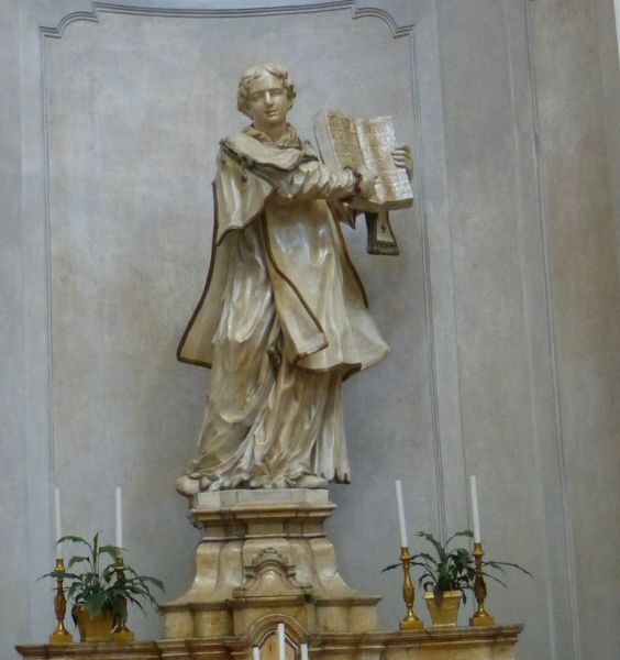 Euplius in de diakentuniek uitdrukkelijk wijzend op het evangelieboek dat hij bij zich heeft. In het boek de tekst: 'Beati qui persecutionem patiuntur propter iustitiam, quoniam ipsorum est regnum caelorum' ('Zalig zij die vervolging lijden omwille van de gerechtigheid, want aan hen behoort het Rijk de Hemelen: Matteus' 05,10).