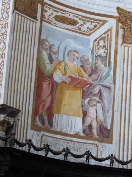 Euplius - in gele diakentuniek met evangelieboek en martelaarspalm - omringd door andere martelaren uit Catania. 18e (?) eeuw; fresco