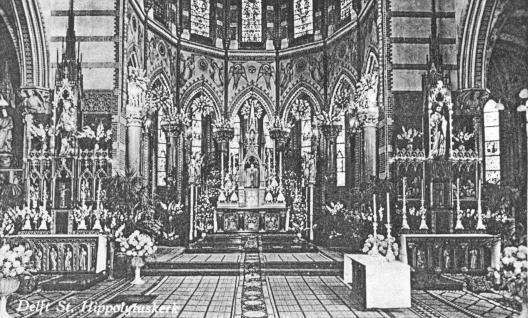 Hoofdaltaar St-Hippolytuskerk (zie voorgaande afbeelding) aan de Voorstraat.