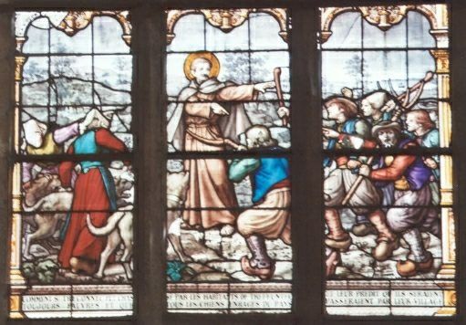 Sint Trégonnec voorspelt de inwoners van Tréfinnec dat ze altijd arm zullen blijven en last zullen h ebben van hondsdolheid in hun midden.