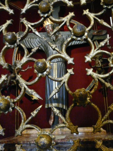 Santo Volto. Gekuisigde Christus met lang gewaad, omdat de christenen in de eerste eeuwen Christus niet wilden afbeelden met ontbloot lichaam.