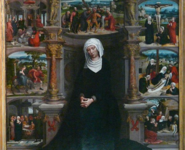Maria omgeven door de Zeven Smarten. Van links onder naar rechts onder: 1. Jezus' besnijdenis; 2. Vlucht naar Egypte; 3. Jezus' terugvinding in de tempel; 4. Jezus' kruisdraging; 5. Jezus sterft; 6. Bewening; 7. Jezus' graflegging.