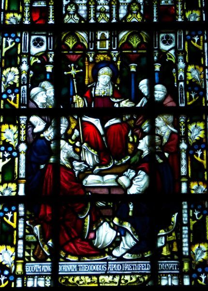 'In 672 zat hij te Hertford de eerste bisschoppenvergadering van de Engelse kerk voor.'