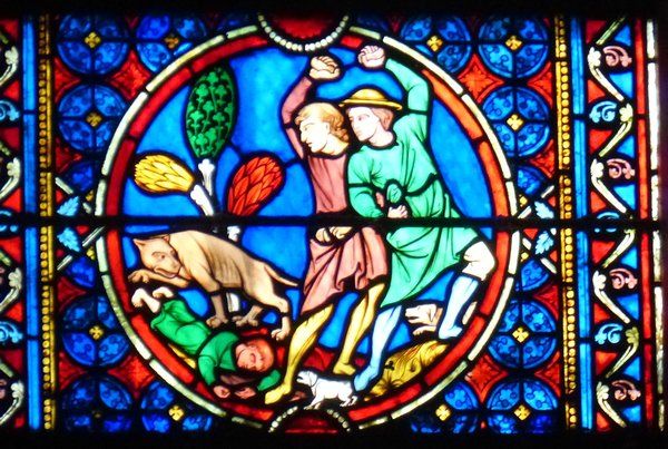 Het tweede zoontje wordt gered uit de muil van de wolf door andere dorpelingen. 13e/19e eeuw, glasschilderkunst.
