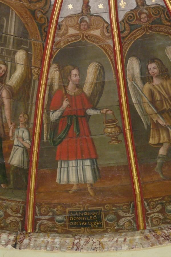 'L'ange donne leo [l'éau] contre le diable' (de engel geeft water tegen de duivel) Het was en is een goede gewoonte in onze kerk besprenkeld te worden met wijwater. Je wijdt je ermee toe aan de zaak van God en beschermt je aldus tegen het kwaad.