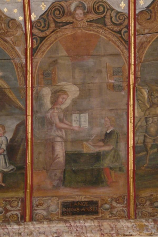 'L'ange qui nous anseigne [enseigne]' (de engel die ons onderwijst) Ik zit als een leerling aan een tafeltje met een ganzenveer (in het Latijn 'penna': daar komt ons woord 'pen' vandaan) in de hand. Voor mij staat de engel met een boekje in de hand. De rechterpagina is onleesbaar, maar op de linker bladzijde weer het Christusmonogram.