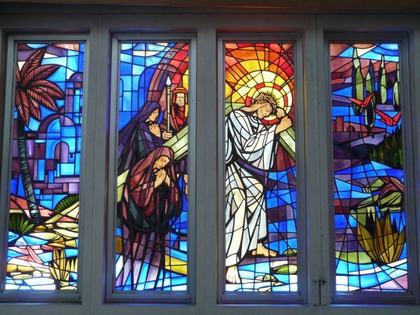 Vierde Droevige Geheim: Jezus draagt zijn kruis naar de berg van Calvarië.