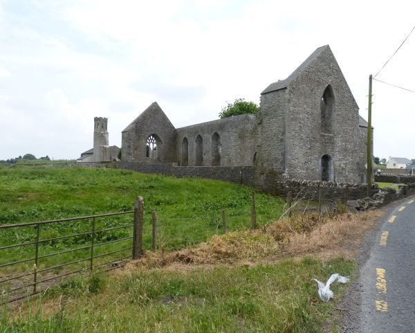 Het huidige Aghaboe bevat de ruïnes van een Dominicaner klooster uit de 14e eeuw. Het werd vernield in 1540. Op deze plek stond eerder een Augustijner vestiging welke weer was gebaseerd op de oorspronkelijke kloosterstichting van Kenneth uit de 6e eeuw.