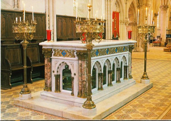 Graftombe van Thomas in de kerk te Biville, Normandië.