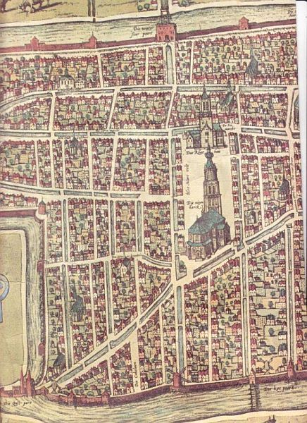 Oude plattegrond van Delft Links onder de Oostpoort, in het midden onder de Nieuwe Kerk daarboven de markt en het Stadhuis. Rechtsboven de Oostpoort: het Agnietenklooster. Daar weer rechtsboven: het Sint-Ursulaklooster.