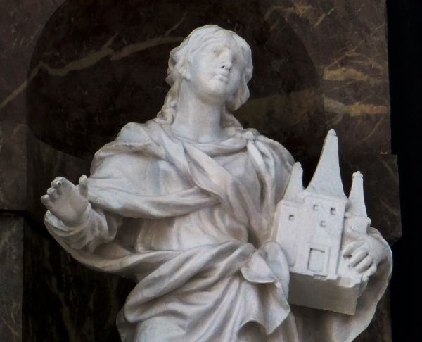 Sint Oda met kerkmodel (let op 3 torens).