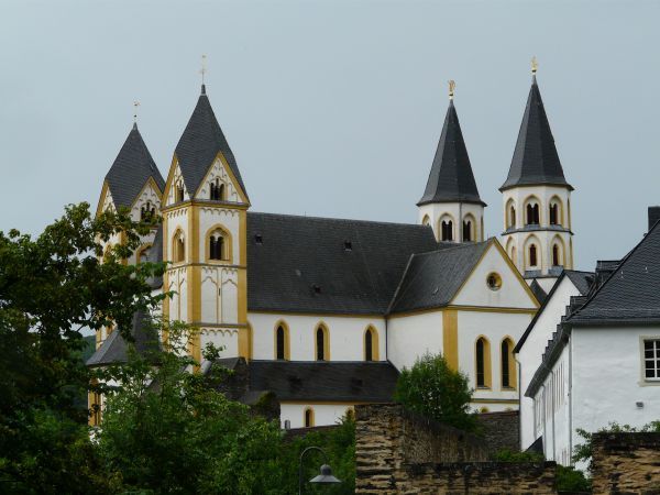 Kloosterkerk die uit het initiatief van Ludwig en Guda is voortgekomen.