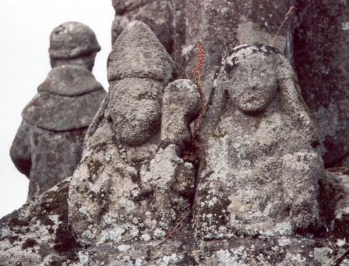 links: Guengat (?) rechts: Maria Magdalena (met zalfpot).