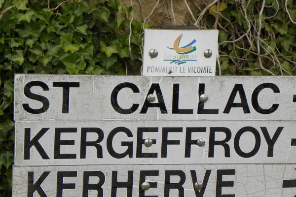 Plaatsnaamaanduiding St-Callac.