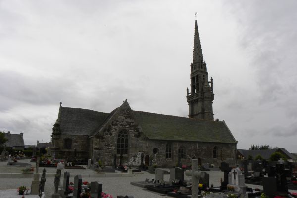 Kerkje van Plougourvest. Thans toegewijd aan Sint Petrus.
