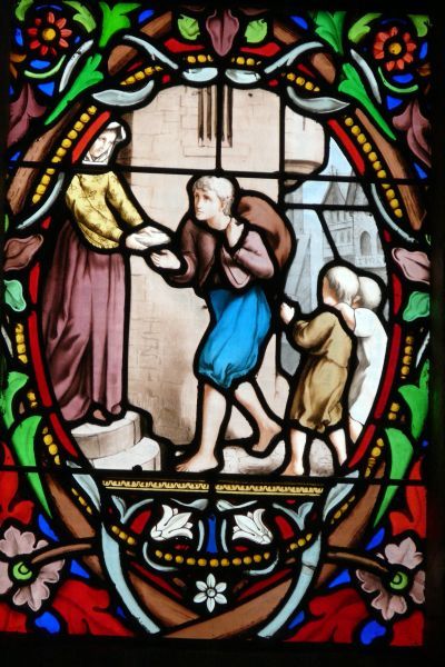 Salaün komt bedelend aan de kost, uitgelachen door straatjongetjes. ± 1900(?), glasschilderkunst.