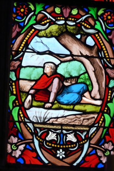 Salaün dept zijn brood in het water van een plas of beekje. ± 1900(?), glasschilderkunst.